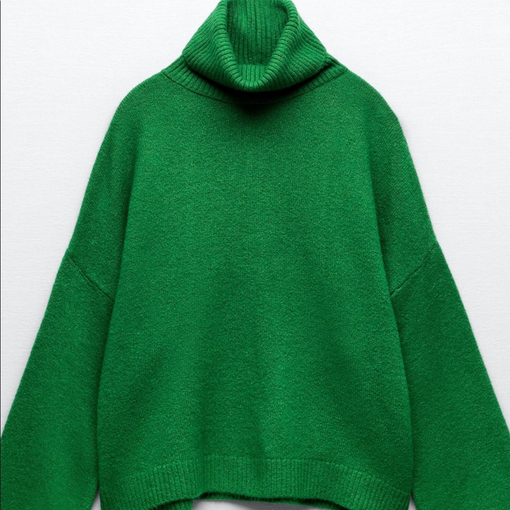 HIGH COLLAR KNIT SWEATER